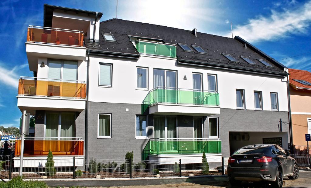 Olive Apartman Sarvar Bagian luar foto