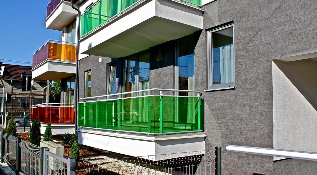 Olive Apartman Sarvar Bagian luar foto