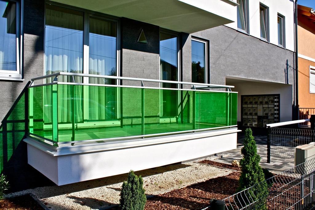 Olive Apartman Sarvar Bagian luar foto