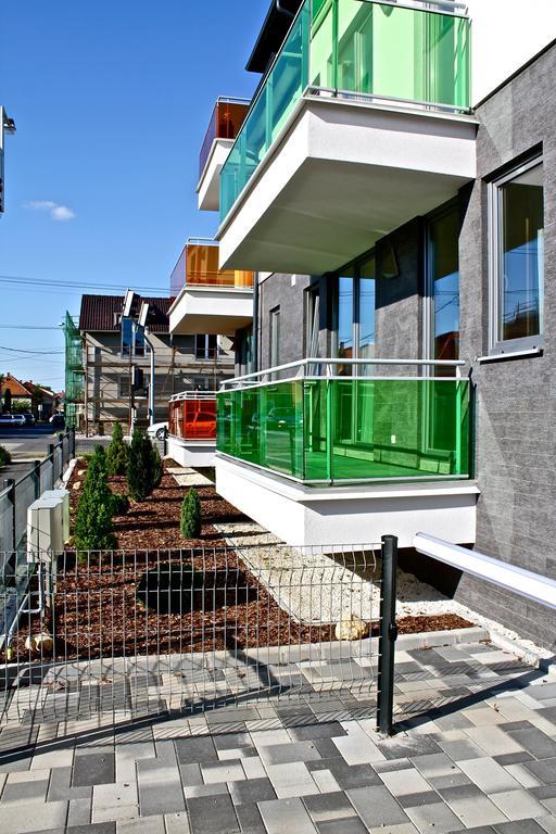 Olive Apartman Sarvar Bagian luar foto