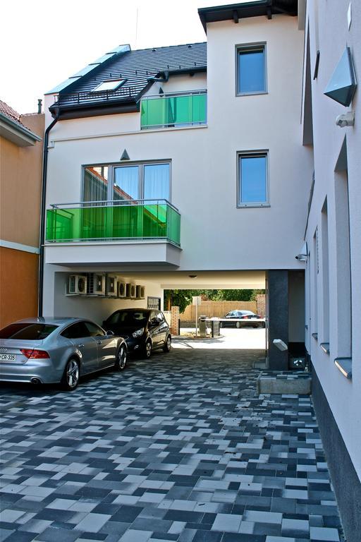 Olive Apartman Sarvar Bagian luar foto
