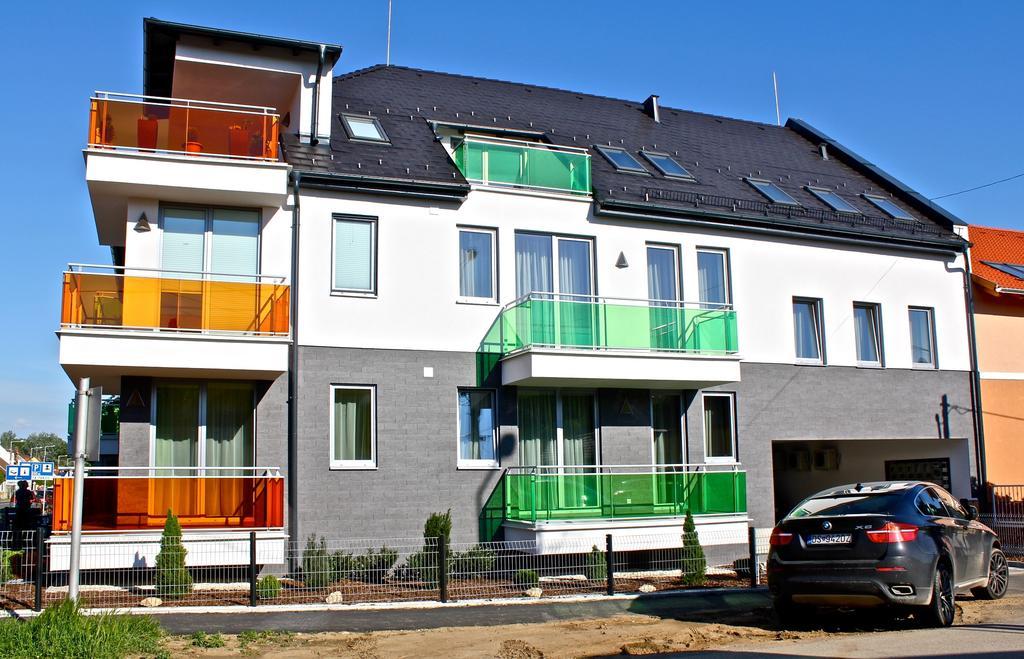 Olive Apartman Sarvar Bagian luar foto